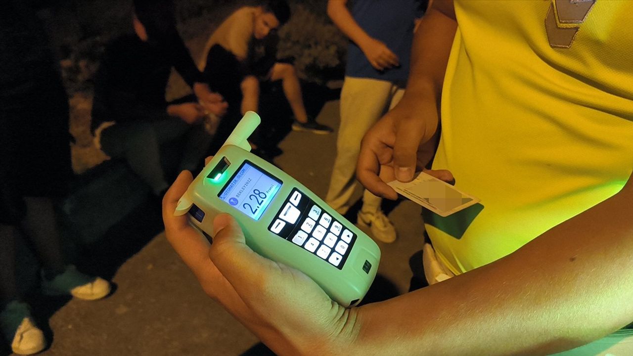 Kütahya'da Alkollü Araç Kullanan 14 Yaşındaki Çocuk Kaza Yaptı