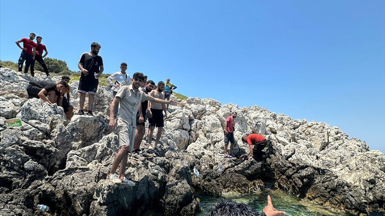 Muğla'da 20 düzensiz göçmen kurtarıldı