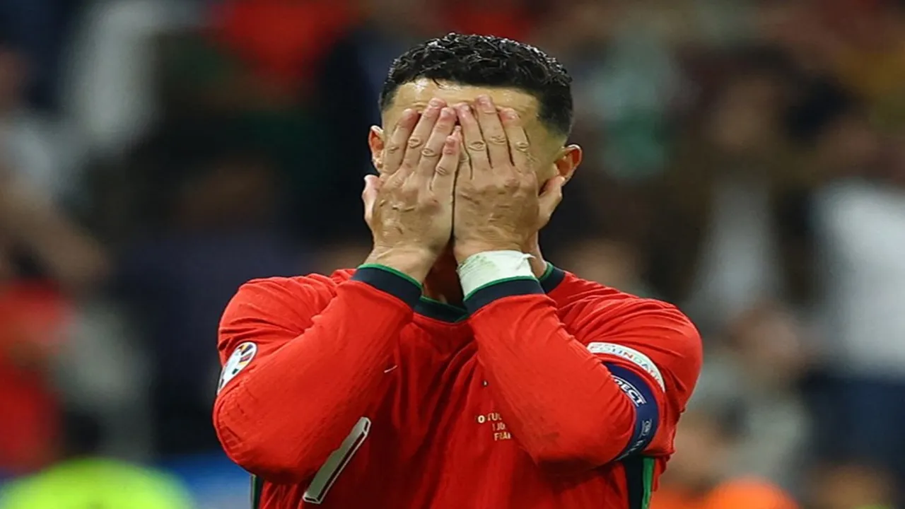 Portekiz-Slovenya maçında Ronaldo'nun kaçan penaltısı gözyaşlarına sebep oldu