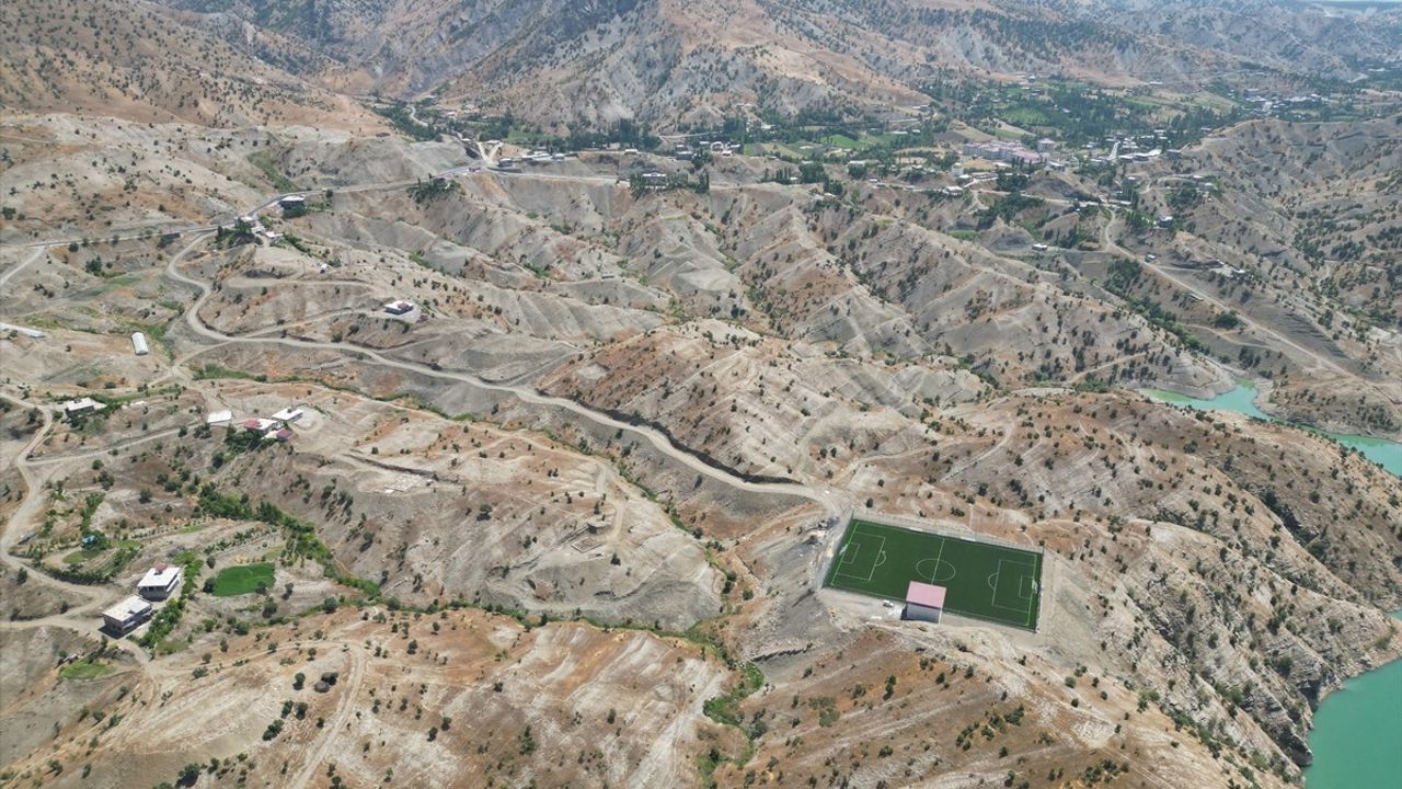 Uludere'nin Genç Sporcuları Baraj Gölü Manzarasında Antrenman Yapıyor