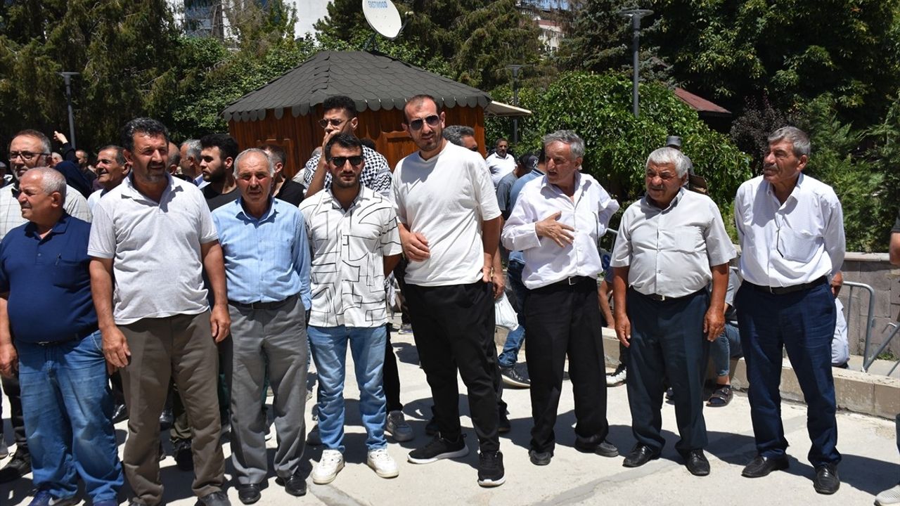 Van'da Gazze Saldırılarına Protesto