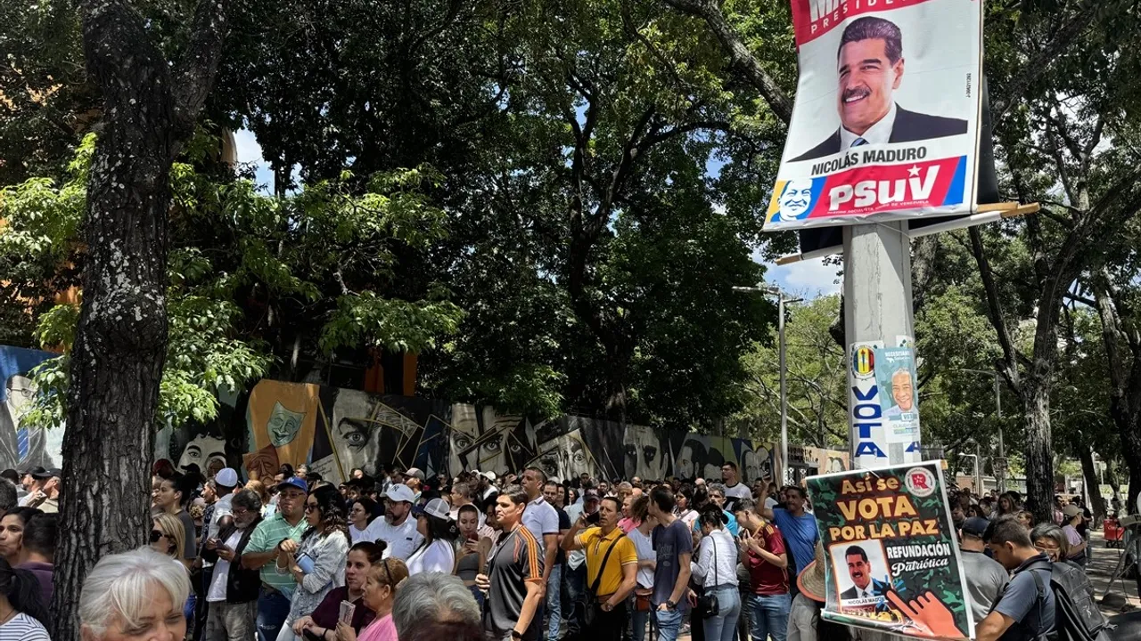 Venezuela'da Devlet Başkanlığı Seçiminde Yoğun Katılım