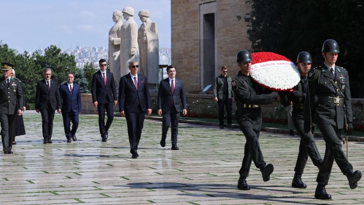 Yeni Sağlık Bakanı Kemal Memişoğlu'ndan Anıtkabir'e anlamlı ziyaret