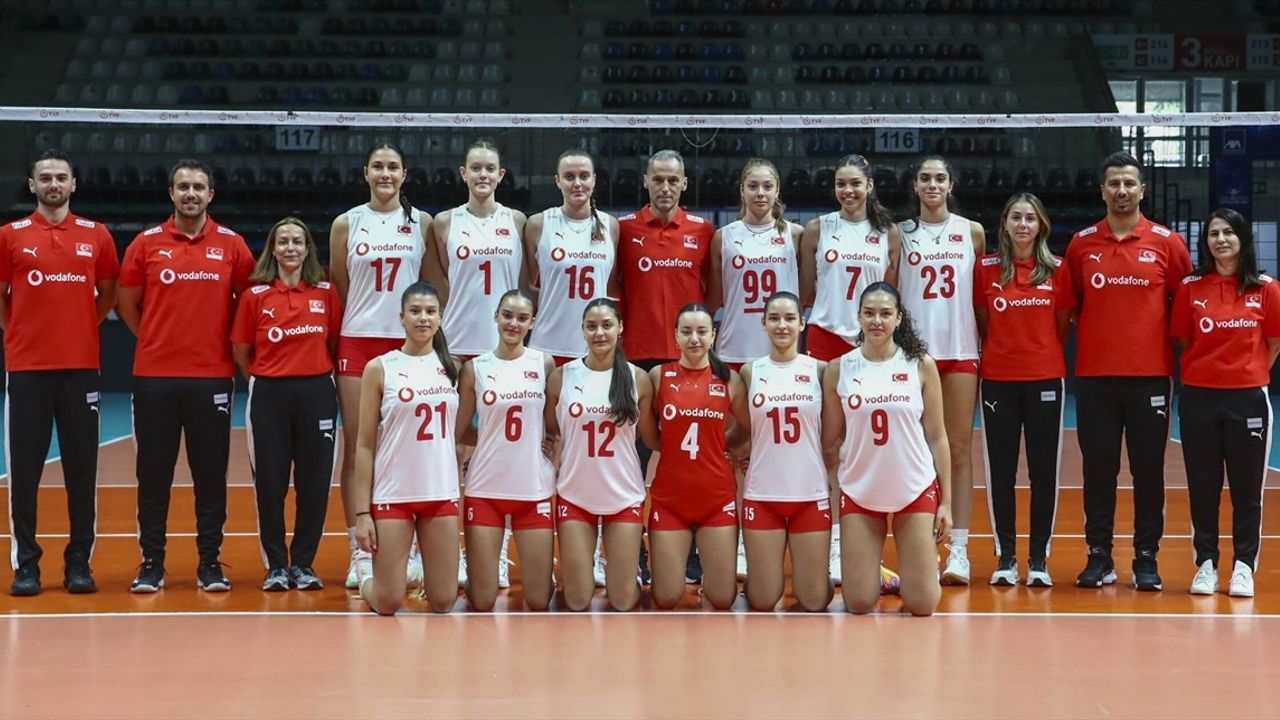 17 Yaş Altı Kadın Voleybol Milli Takımı, Dünya Şampiyonası'nda İlk Maçına Çıkıyor