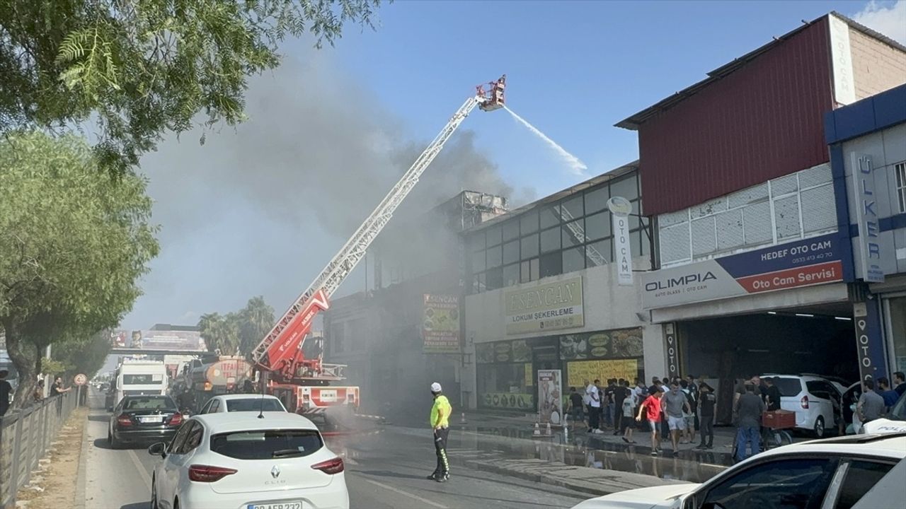 Adana'da İş Yeri Yangını Kontrol Altına Alındı