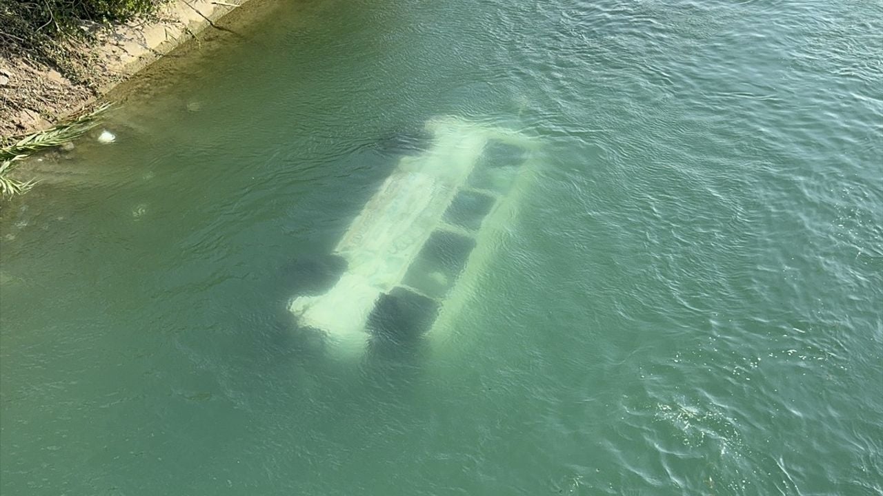 Adana'da Zincirleme Trafik Kazası: 2 Yaralı