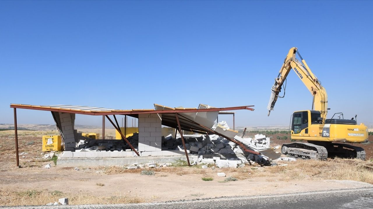 Adıyaman'da Kaçak Hobi Evleri Yıkıldı