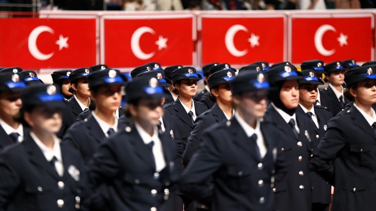 Aksaray'da 280 Kadın Polis Adayının Mezuniyeti Coşkuyla Kutlandı