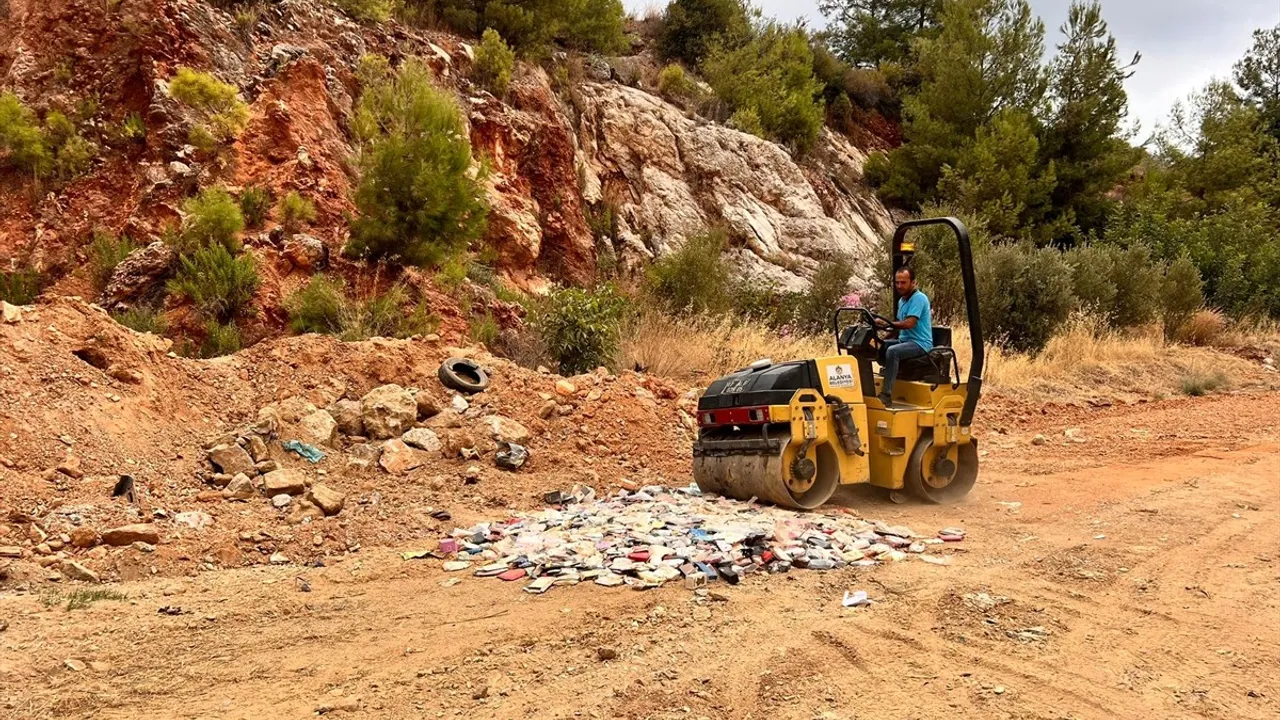 Alanya'da 7 Bin 857 Şişe Sahte Parfüm Ele Geçirildi