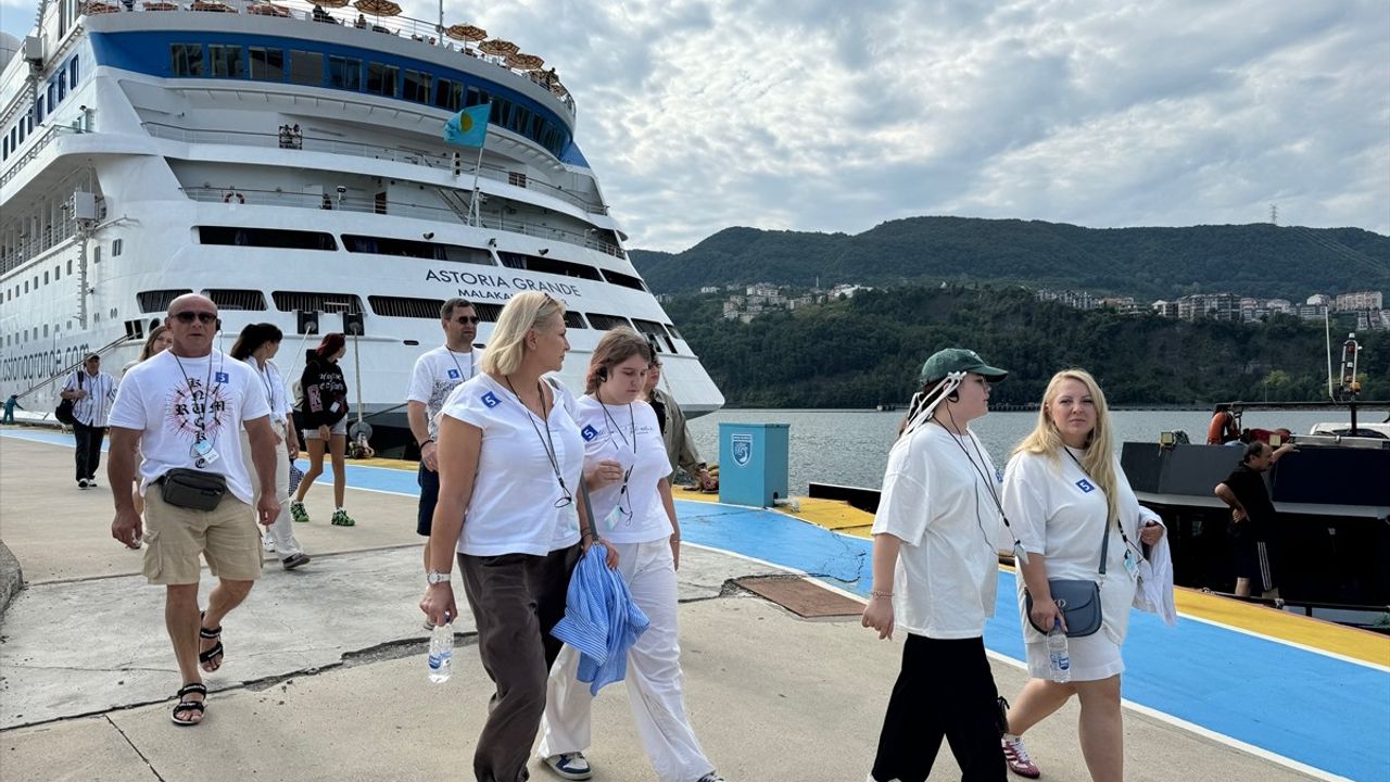 Amasra'ya 50. Seferini Gerçekleştiren 'Astoria Grande' Kruvaziyeri