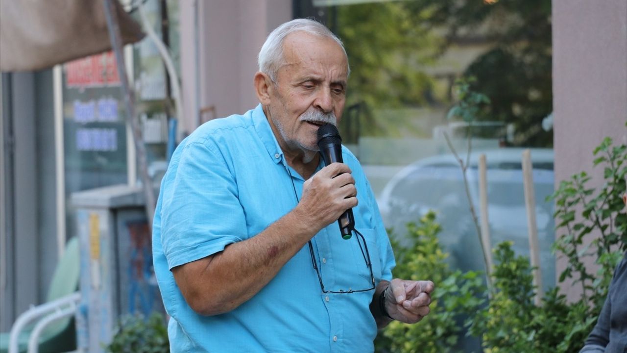 Amasya Gümüşlü Mahallesi'nde Esnafın Güne Müzikle Başlama Geleneği