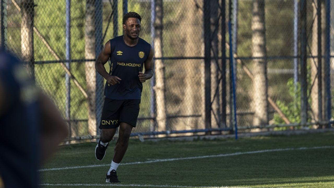 Ankaragücü'nde Renaldo Cephas Antrenmana Döndü