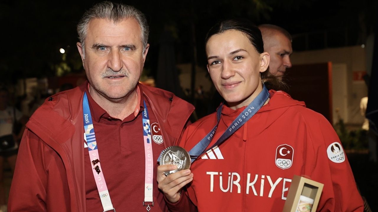 Bakan Osman Aşkın Bak'tan Hatice Akbaş'a Tebrik Mesajı