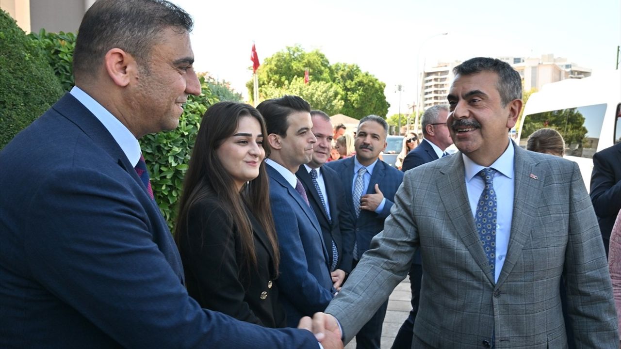 Bakan Tekin Gaziantep'te Önemli Temaslar Gerçekleştiriyor