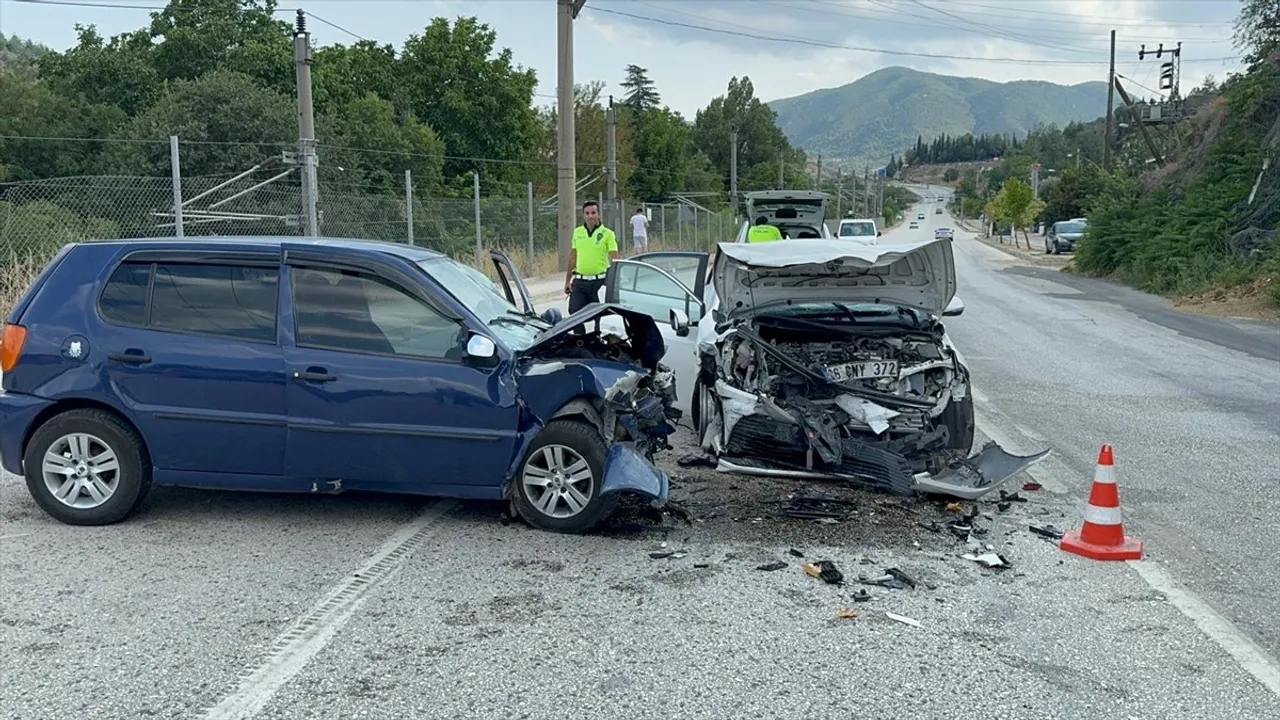 Bilecik'te Trafik Kazası: 1 Ölü, 2 Yaralı