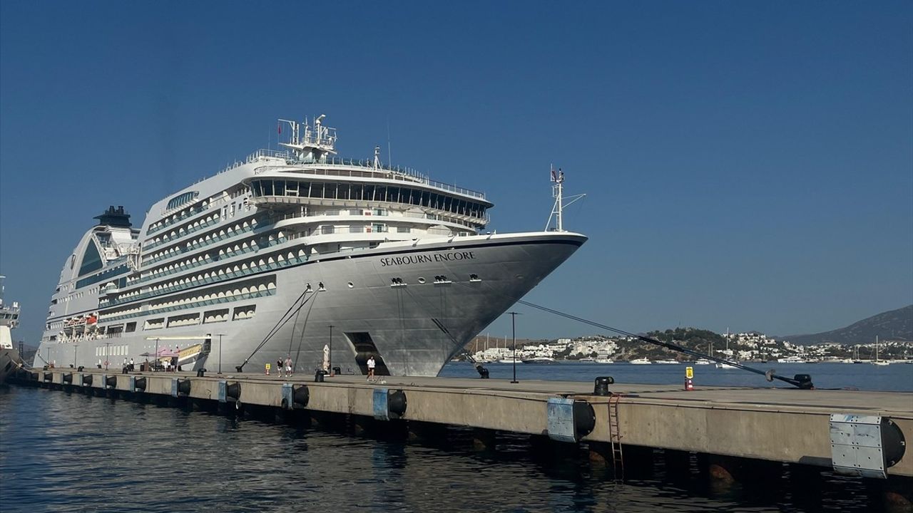 Bodrum'da Seabourn Encore Kruvaziyeri İle 571 Yolcu