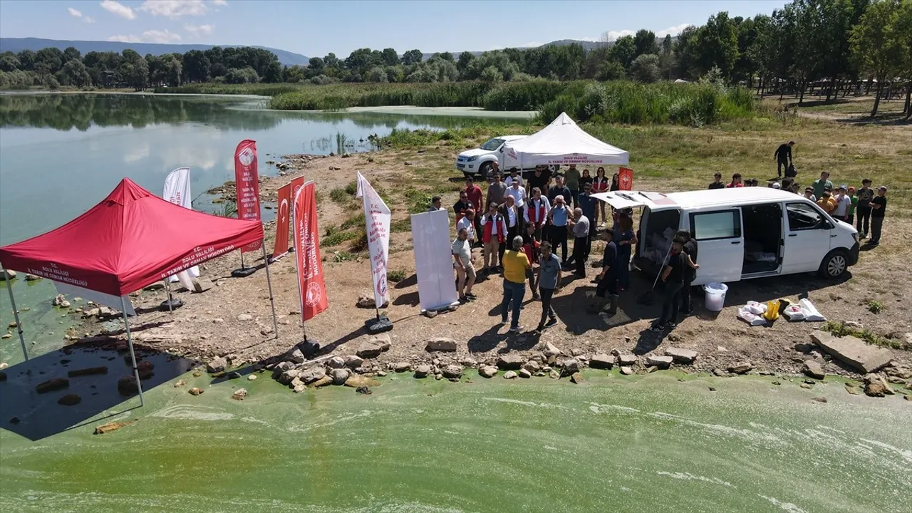 Bolu'daki Yeniçağa Gölü'ne 50 Bin Sazan Balığı Yavrusu Salındı