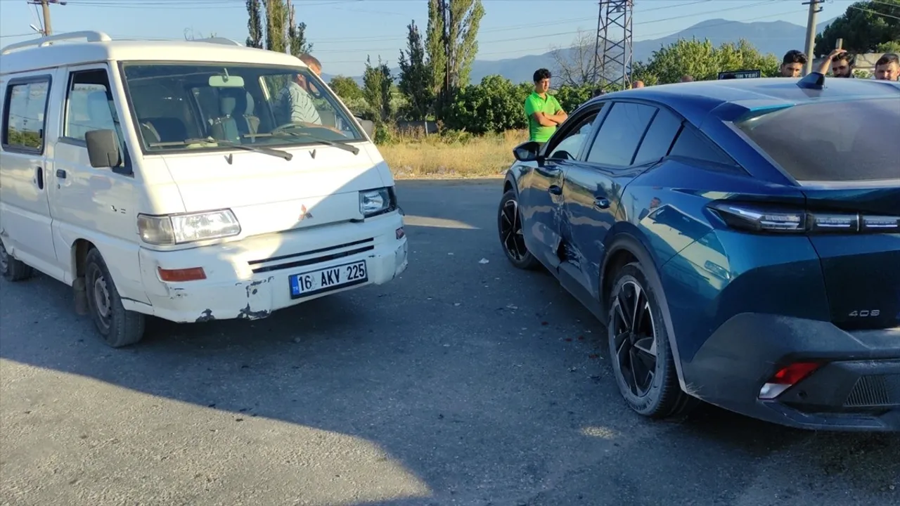 Bursa'da Zincirleme Trafik Kazası: 2 Yaralı