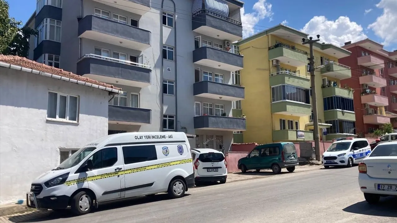 Çanakkale'de Balkon Kazası: 4 Yaşındaki Çocuk Ağır Yaralandı