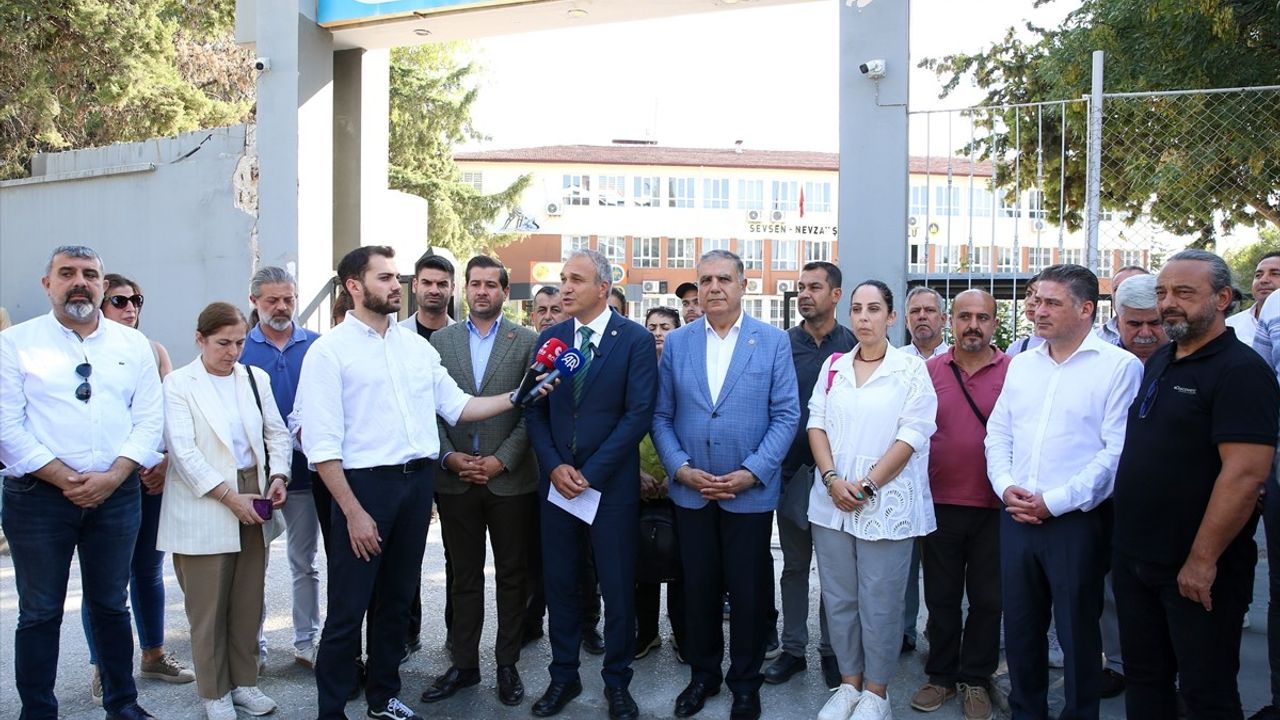 CHP'li Özçağdaş, Hatay'da Depremzedelerle Bir Araya Geldi