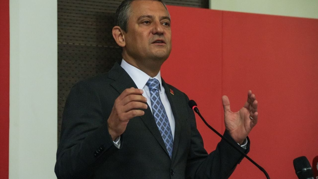 CHP Lideri Özgür Özel, Öğretmenlik Mesleği Kanunu'nu Eleştirdi