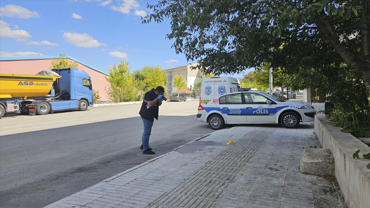 Çorum'da Bıçaklı Kavga: 17 Yaşındaki Genç Yaralandı