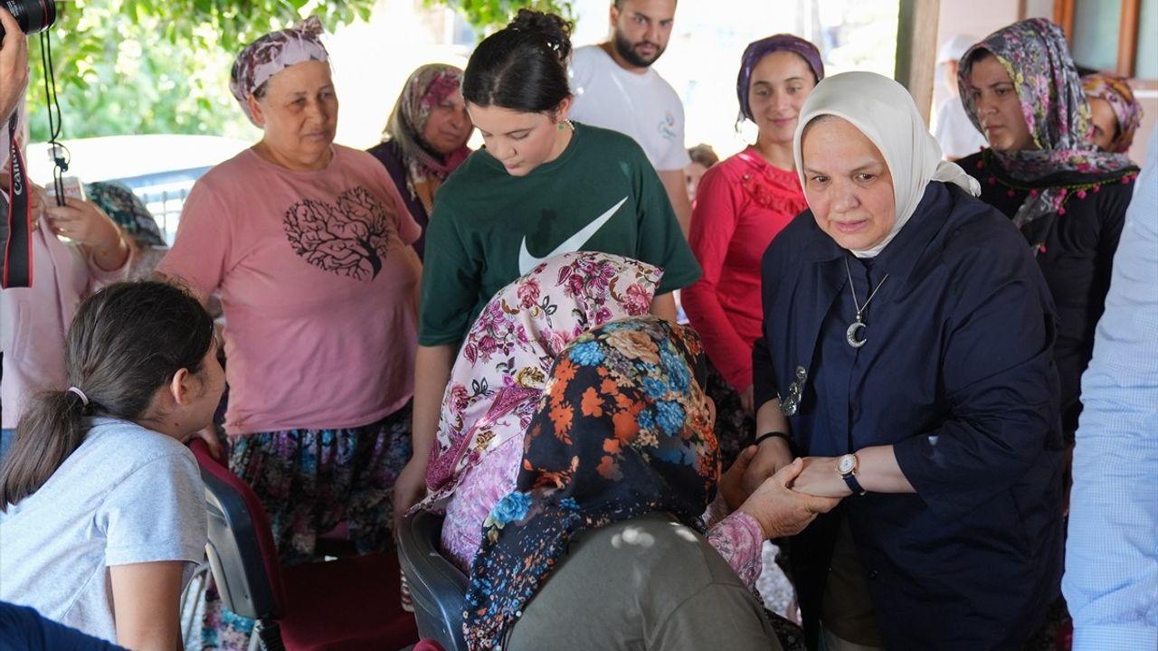 Cumhurbaşkanı Erdoğan İzmir'deki Yangın Mağdurlarıyla Görüştü