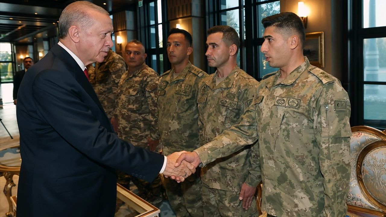 Cumhurbaşkanı Erdoğan, Olimpiyat ve Keskin Nişancı Timlerini Kabullerle Onurlandırdı