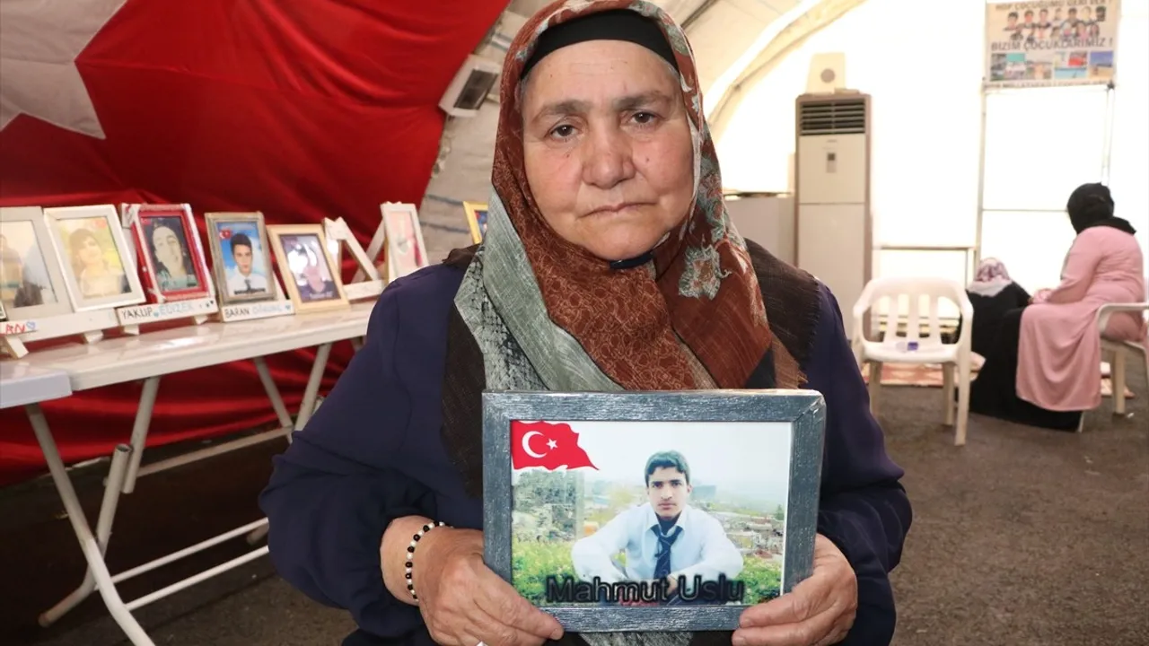 Diyarbakır Anneleri Umutla Bekliyor