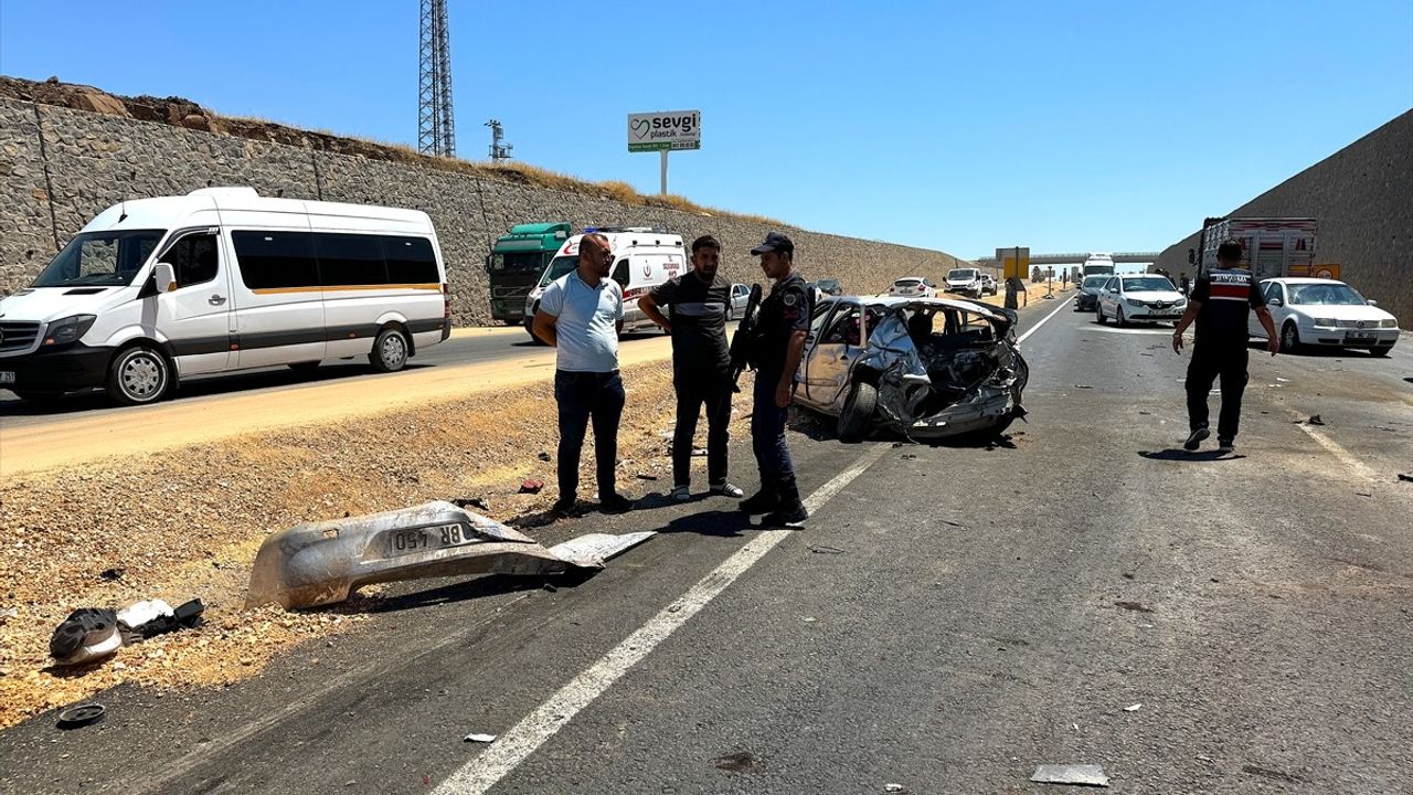 Diyarbakır'da Feci Kaza: 3'ü Ağır 5 Yaralı