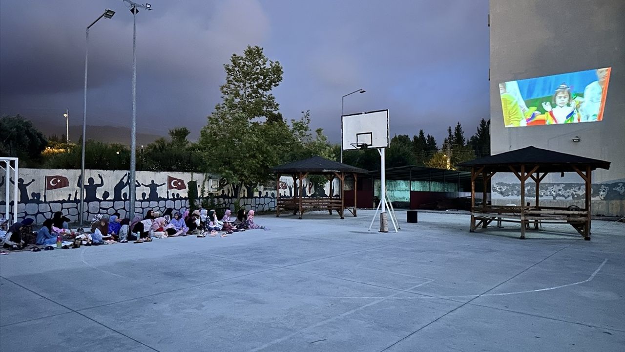 Dörtyol'da Kur'an Kursu Öğrencilerine Özel Sinema Etkinliği