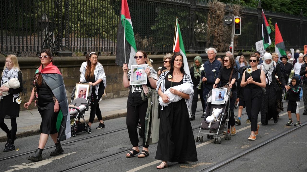 Dublin'de Filistin'e Destek İçin Sessiz Yürüyüş Düzenlendi