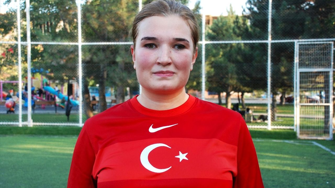 Ece Kır Üret: Görme Engelli Kadın Milli Futbol Takımı'na Yükselişi