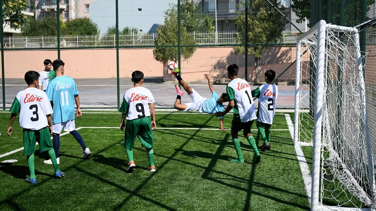 Edirne'de Öğrenciler Yaz Mahalle Ligi ile Sporla Buluşuyor