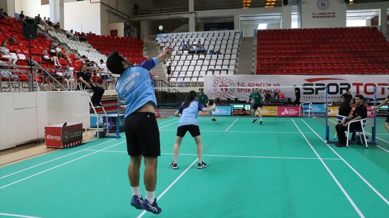 Erzincan'da Badminton Süper Lig ve Gelişim Ligi Müsabakaları Başladı