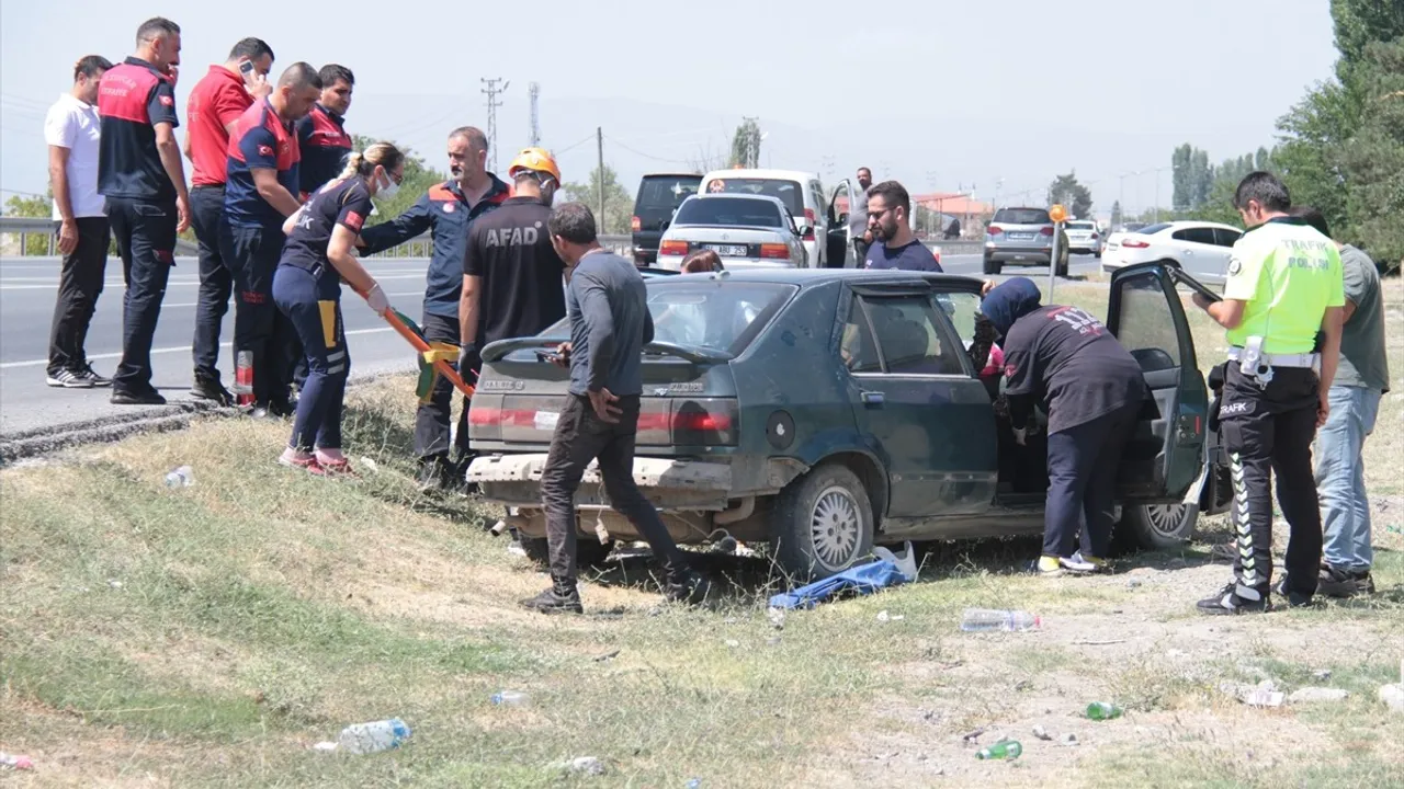 Erzincan'da Trafik Kazası: İki Çocuk da Yaralı