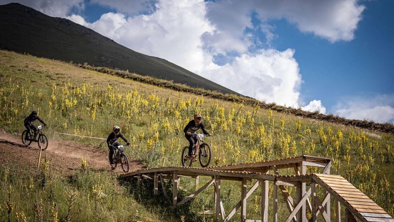 Erzurum'da Downhill Türkiye Şampiyonası Heyecanı