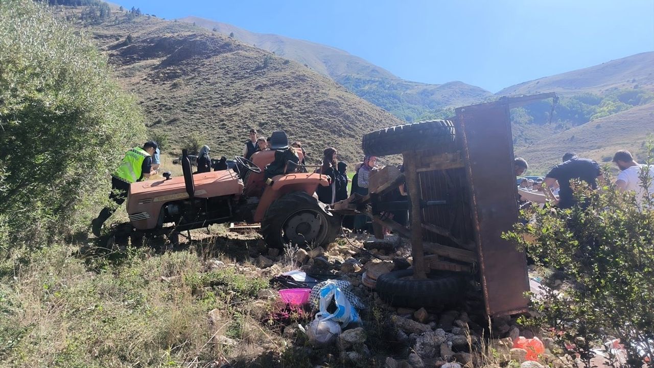 Erzurum'da Traktör Devrilmesi: 11 Yaralı