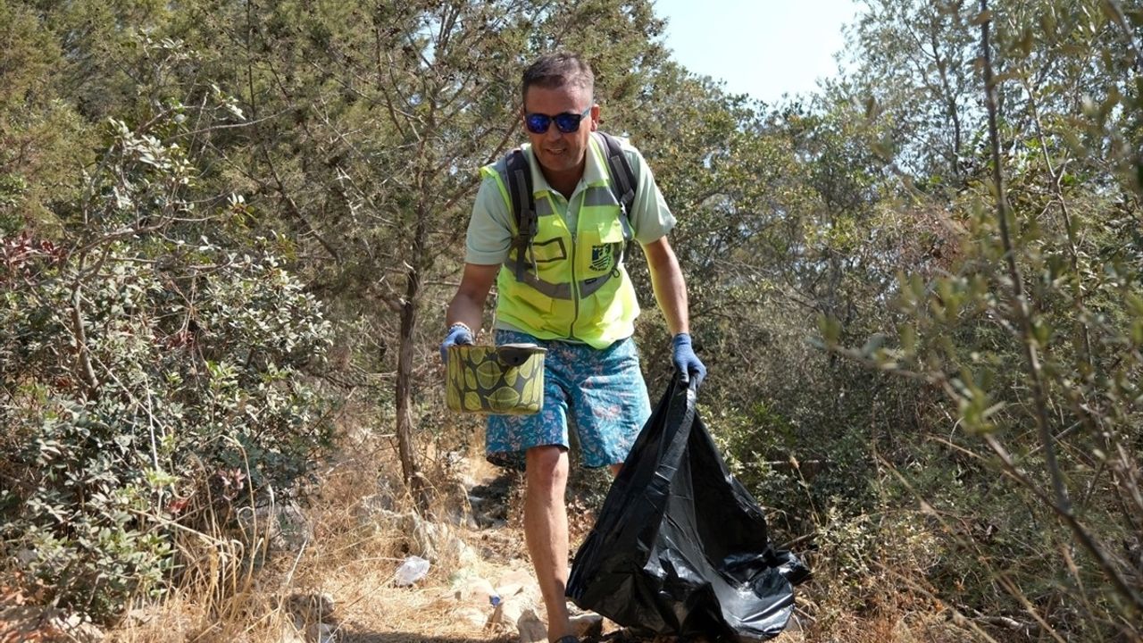 Fethiye'de Deniz Temizliği: 50 Torba Çöp Toplandı