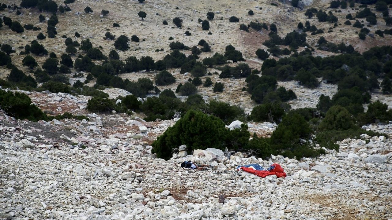 Fethiye'de UMKE Tatbikatında Yamaç Paraşütü Pilotuna Kurtarma Operasyonu