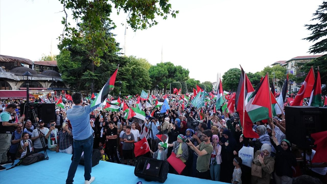 Gazze'deki Saldırılara Protesto: Filistin İnisiyatifi Eylem Düzenledi