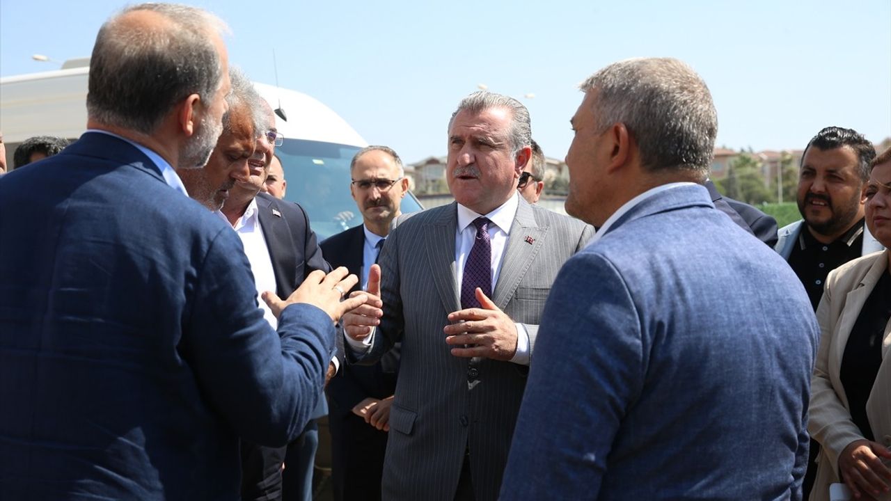 Gençlik ve Spor Bakanı Hatay Stadı'nda İncelemede Bulundu