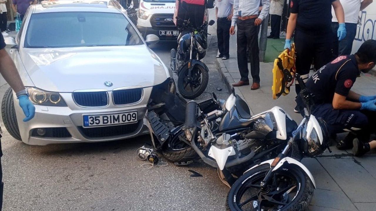 Isparta'da Motosiklet ile Otomobil Çarpıştı: İki Yaralı