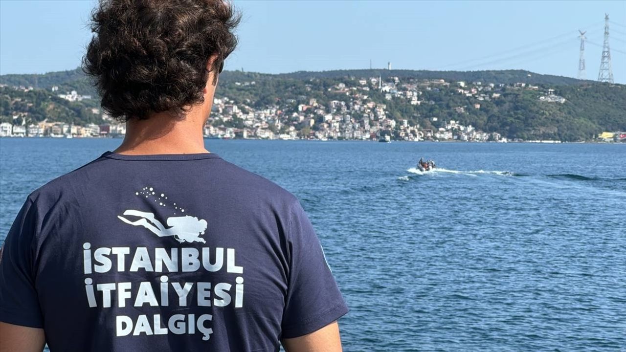 İstanbul Boğazı'nda Tekne Kazası: Kaybolan Kişi İçin Arama Çalışmaları Devam Ediyor