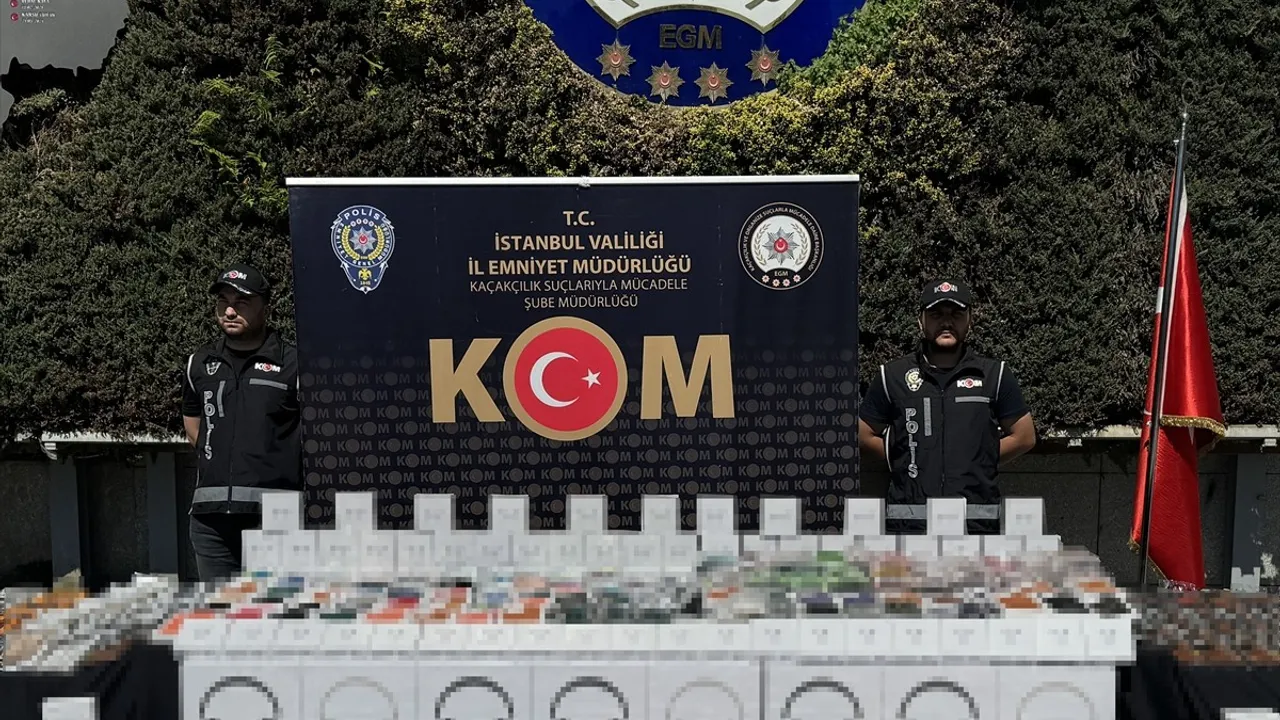 İstanbul'da Kaçak Cep Telefonu Aksesuarlarına Operasyon