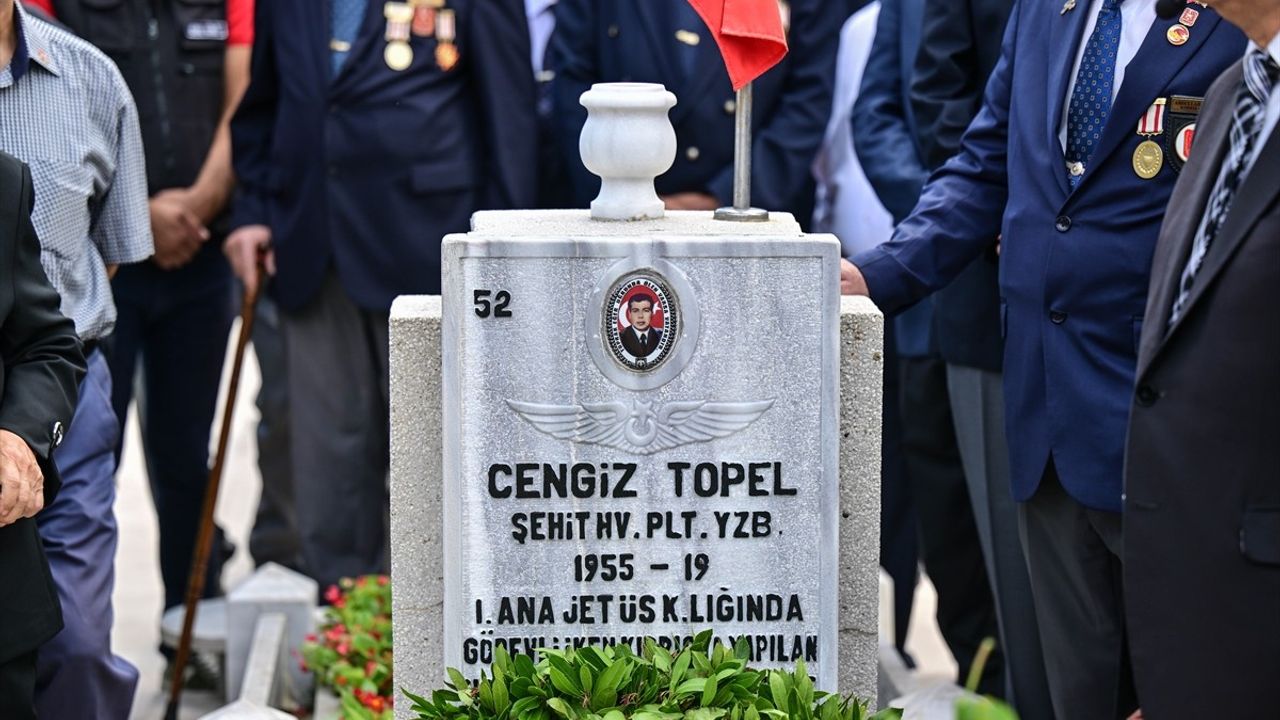 İstanbul'da Şehit Pilot Cengiz Topel ve Erenköy Şehitleri Anıldı