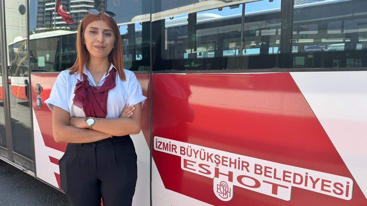 İzmir'de Yangın Korkusu: Kadın Şoför Cesaretiyle Yangını Söndürdü