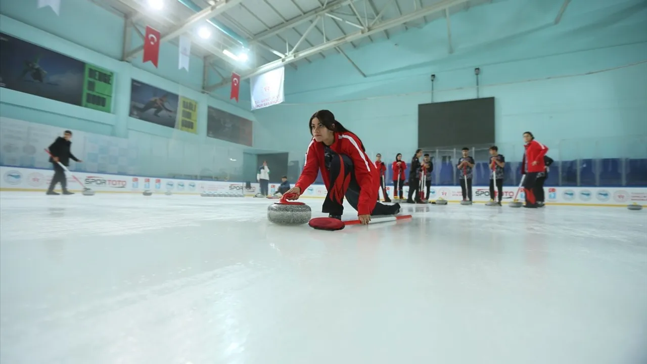 Karslı Kızlar Curlingde Zirve Yolunda