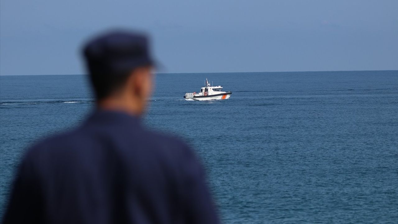 Kastamonu'da Batan Teknenin Arama Çalışmaları Devam Ediyor