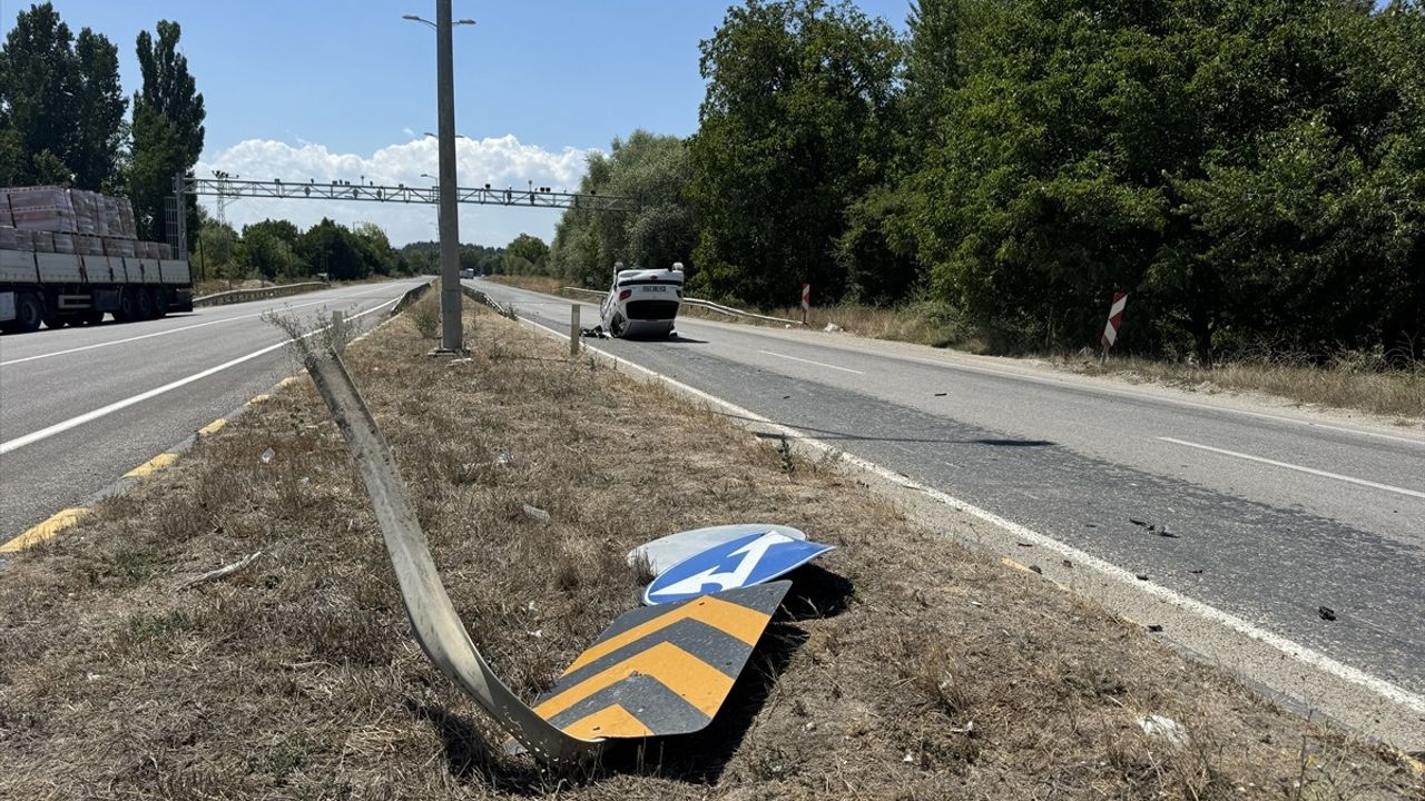 Kastamonu'da Ters Dönmüş Otomobilde Yaralılar Var